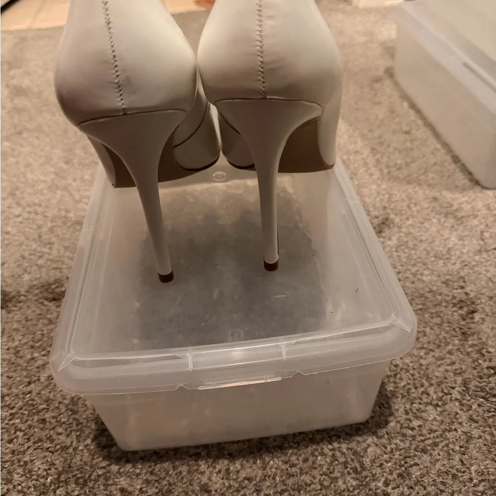 NEW! Steve Madden White Women's Heels - Picture 3 of 4